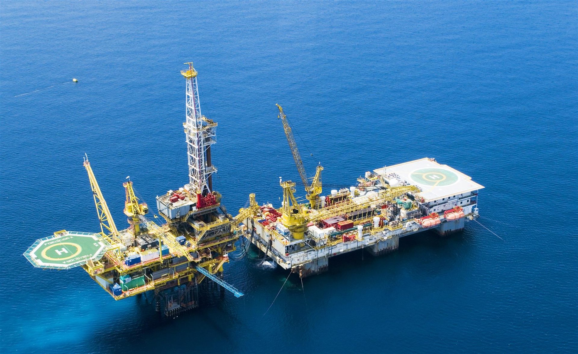 offshore oil rig drilling platform