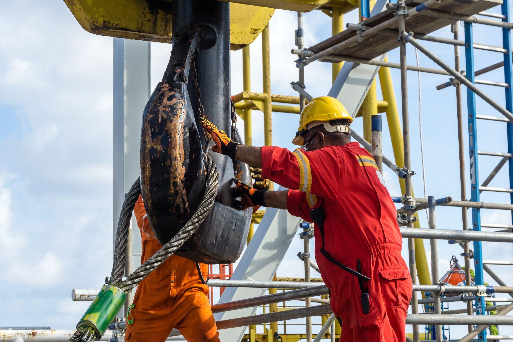 Are Barge Workers Considered Seamen for Jones Act Claims?