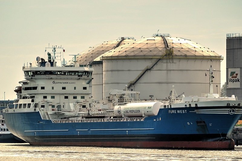 Chemical/Oil tanker