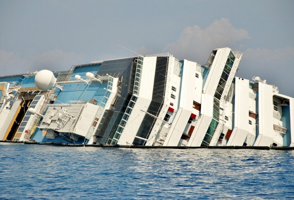 costa concordia ship wreck on giglio island