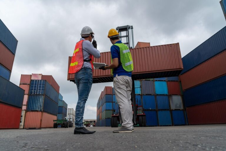 Foreman control loading Containers box to truck for Logistic