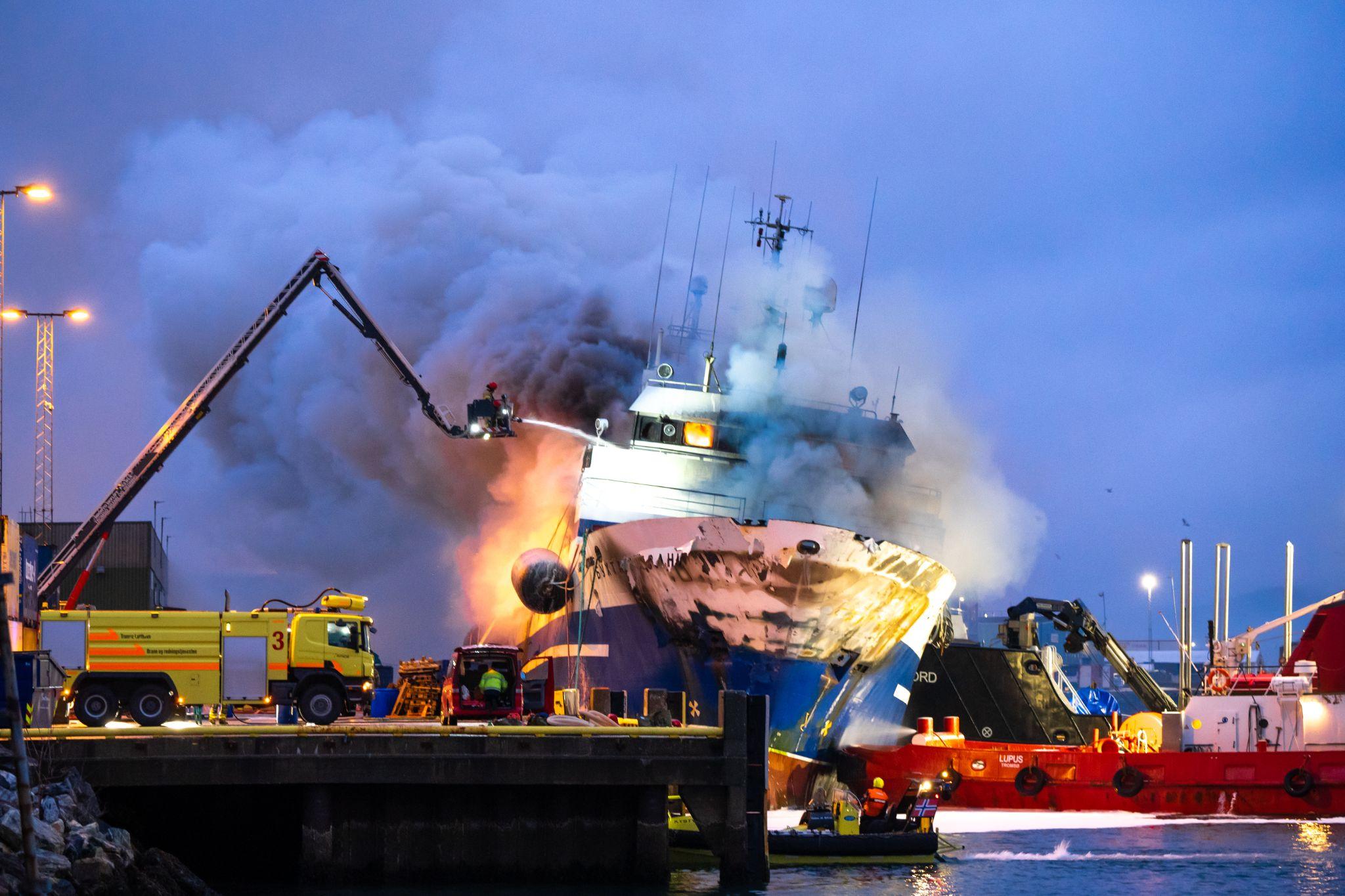 Bukhta Nayezdnik shipboard fire